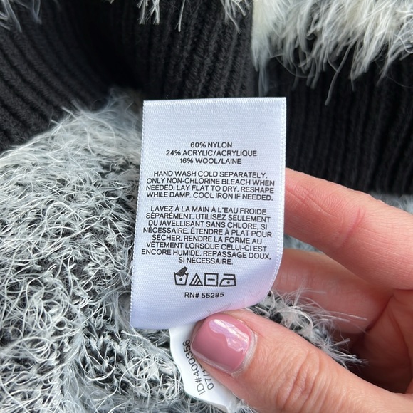 Express XS Cold Shoulder Sweater New without tags - Picture 8 of 8